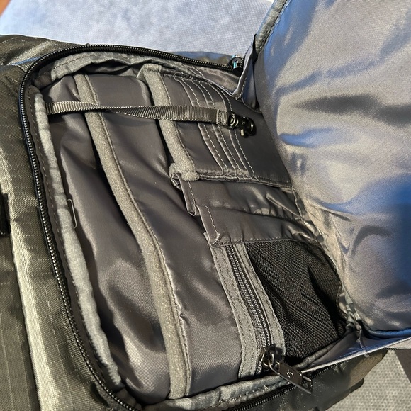 Metallic gray Samsonite backpack. - Picture 6 of 10